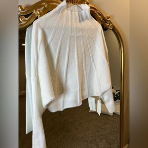 White crop top sweater